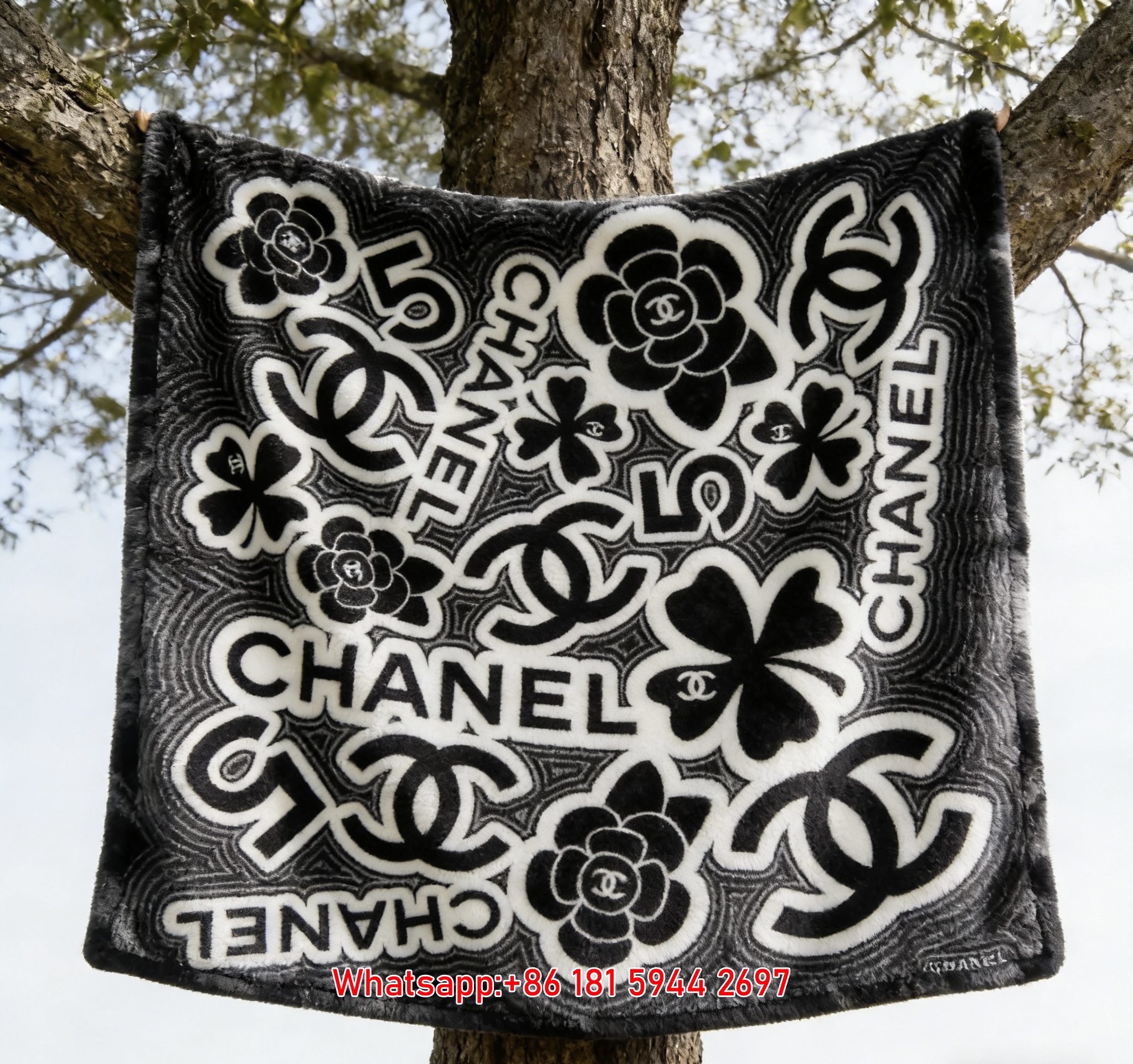 Monochrome Wave Chanel Camellia & No